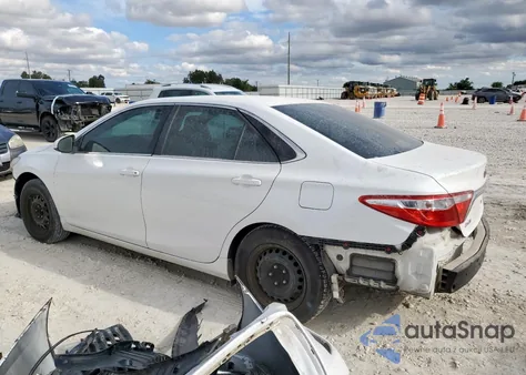 2016 Toyota Camry Le z USA, uszkodzony, nr VIN 4T4BF1FK5GR555052